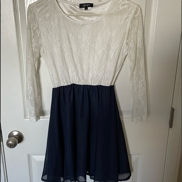 Abody Long Sleeve Lace dress size L - Picture 3 of 8